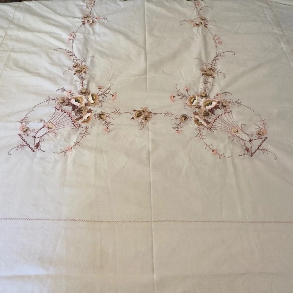 Vintage Embroidered Floral Tablecloth 66x98 Cream Tan Brown Cottagecore Grandma